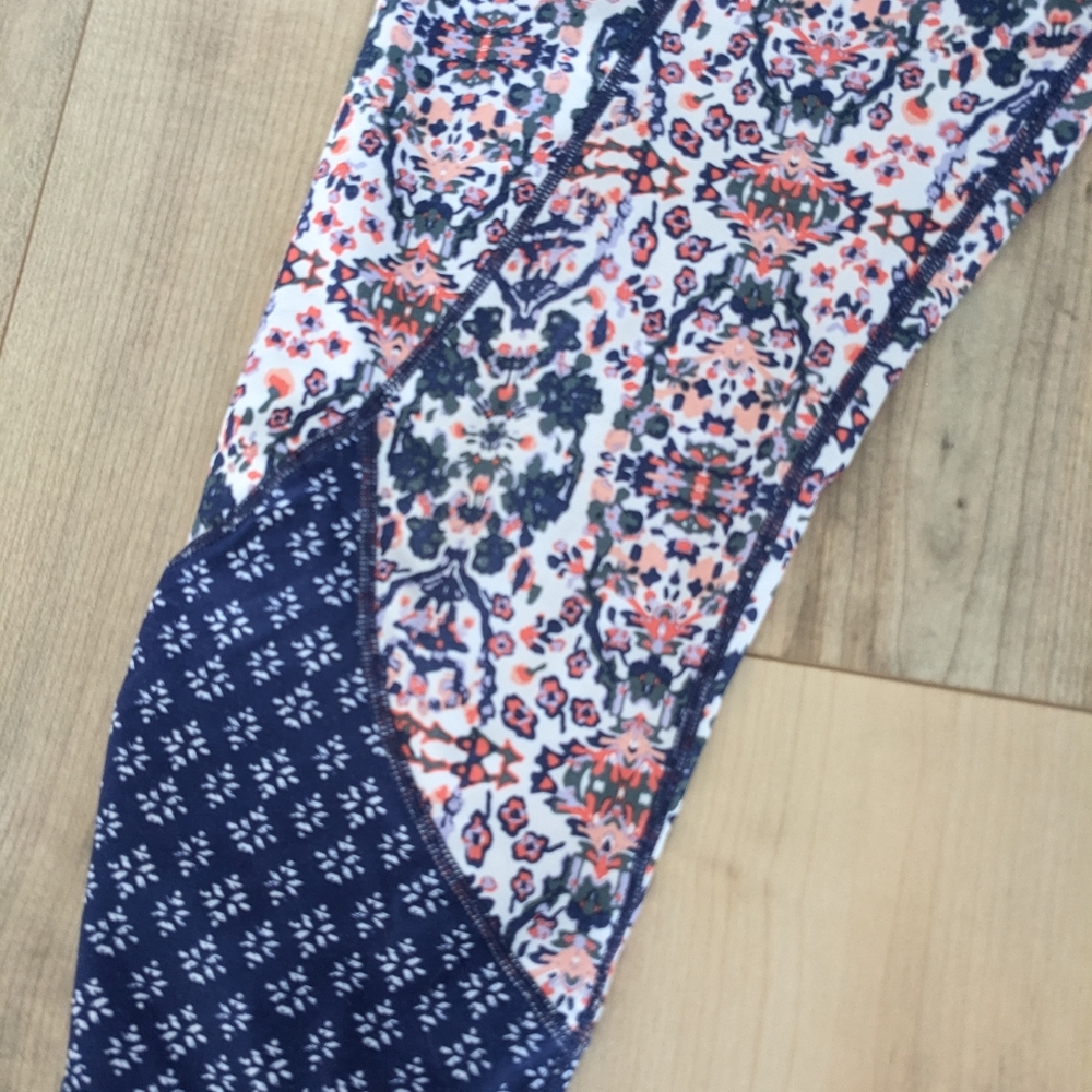 Apana Patterned Exercise Spandex - Picture 3 of 6